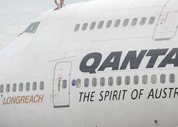 Record Breaking Qantas Jumbo Put To Pasture In Shellharbour