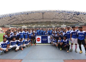 AirAsia Inspires Young Footballers At Third QPR Coaching Clinic Tour