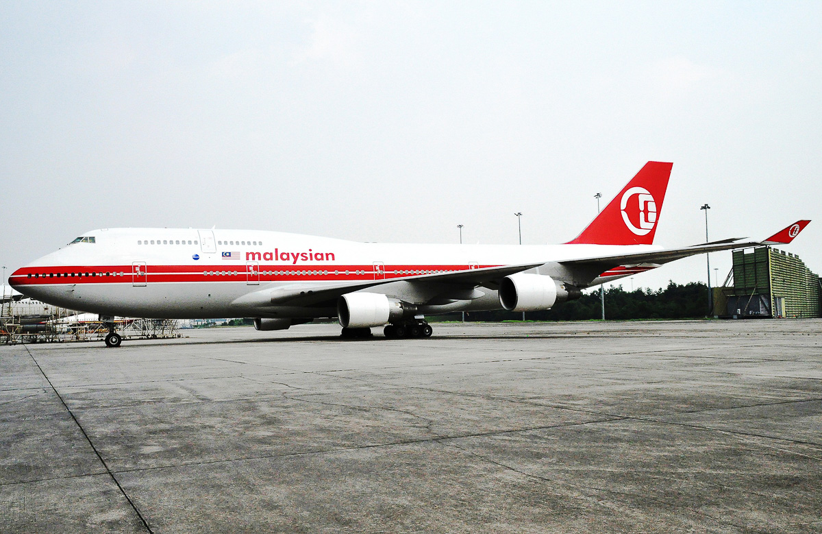 Malaysia Airlines recommissions B747-400 in original livery