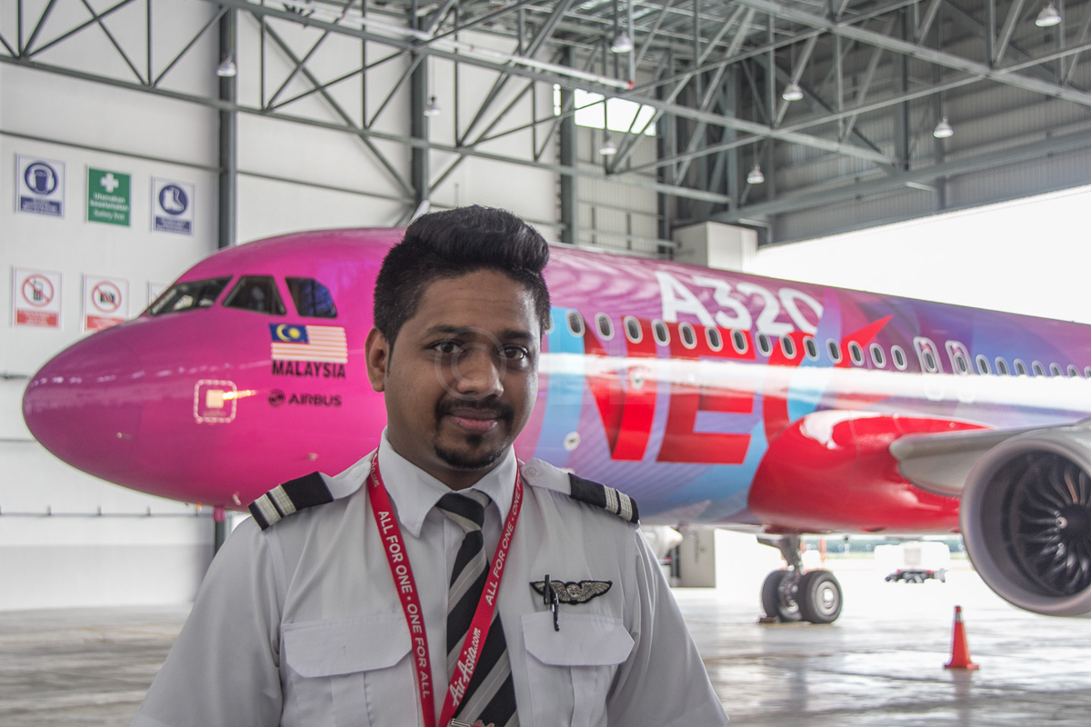 AirAsia welcomes their first Airbus A320neo aircraft ...