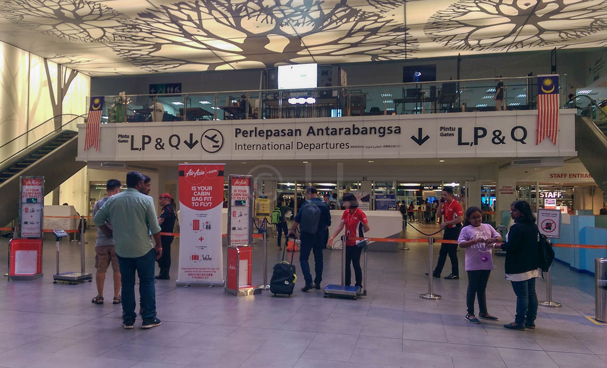 airasia baggage fee at airport