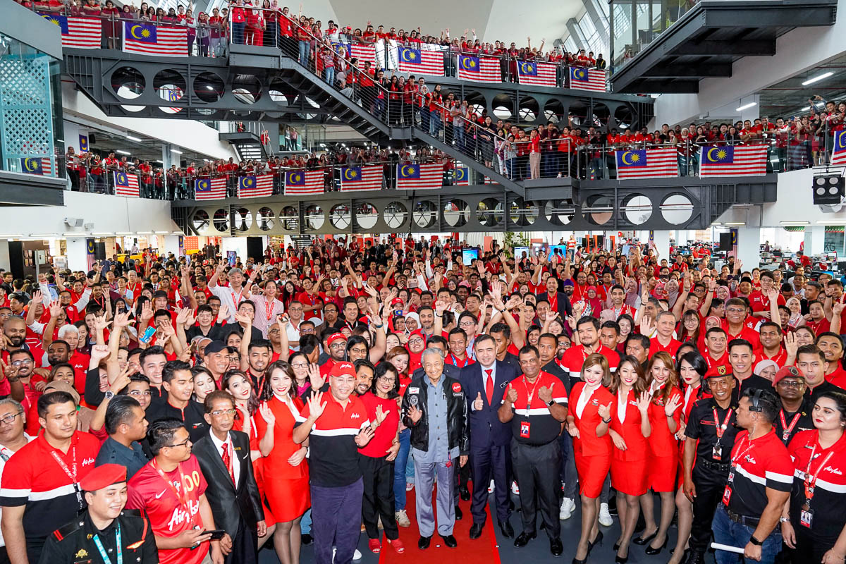 AirAsia shows Malaysia’s PM the future of air travel