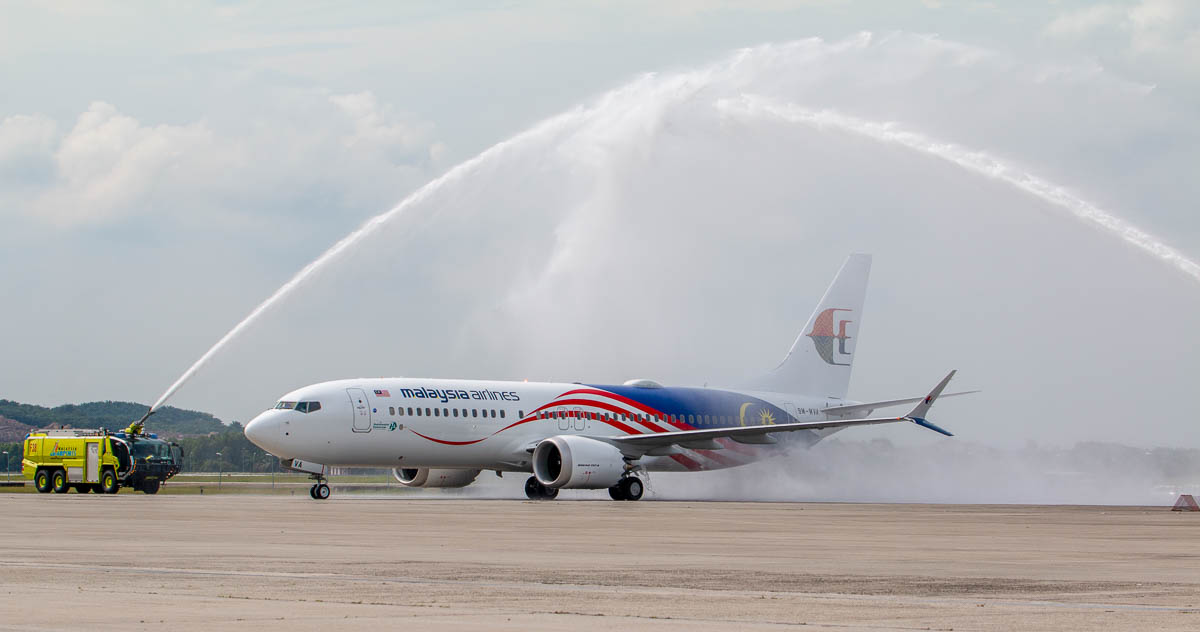 Malaysia Airlines Boeing 737-8